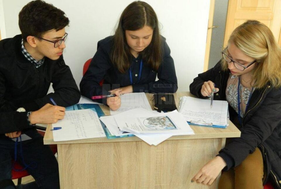 Denisa Spoială, David Tofan și Bianca Beldiman au format echipa câștigătoare