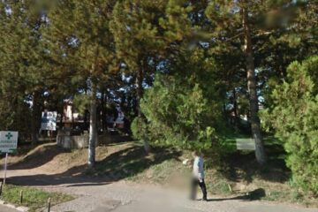 Intrarea în Piața Mică din municipiul Suceava, dinspre strada Universității FOTO Google Maps