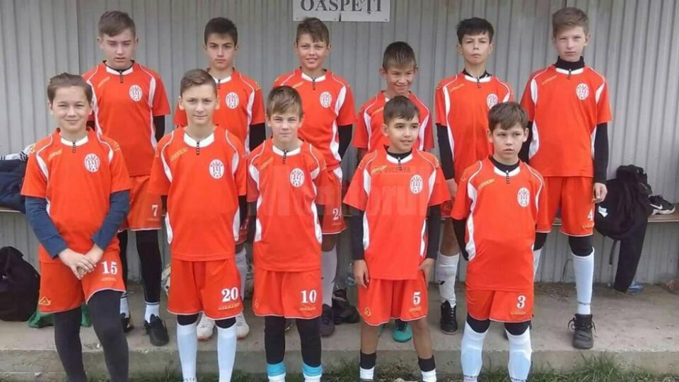 Micii fotbaliști de la Juniorul Suceava au învins la Rădăuți și se mențin în plasa liderului Micii fotbaliști de la Juniorul Suceava au învins la Rădăuți și se mențin în plasa liderului