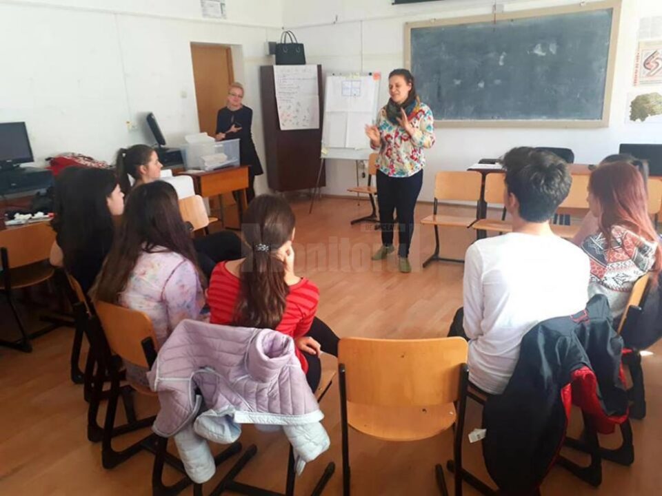 18 elevi ai Colegiului Silvic din Câmpulung pun pe picioare o afacere cu suveniruri