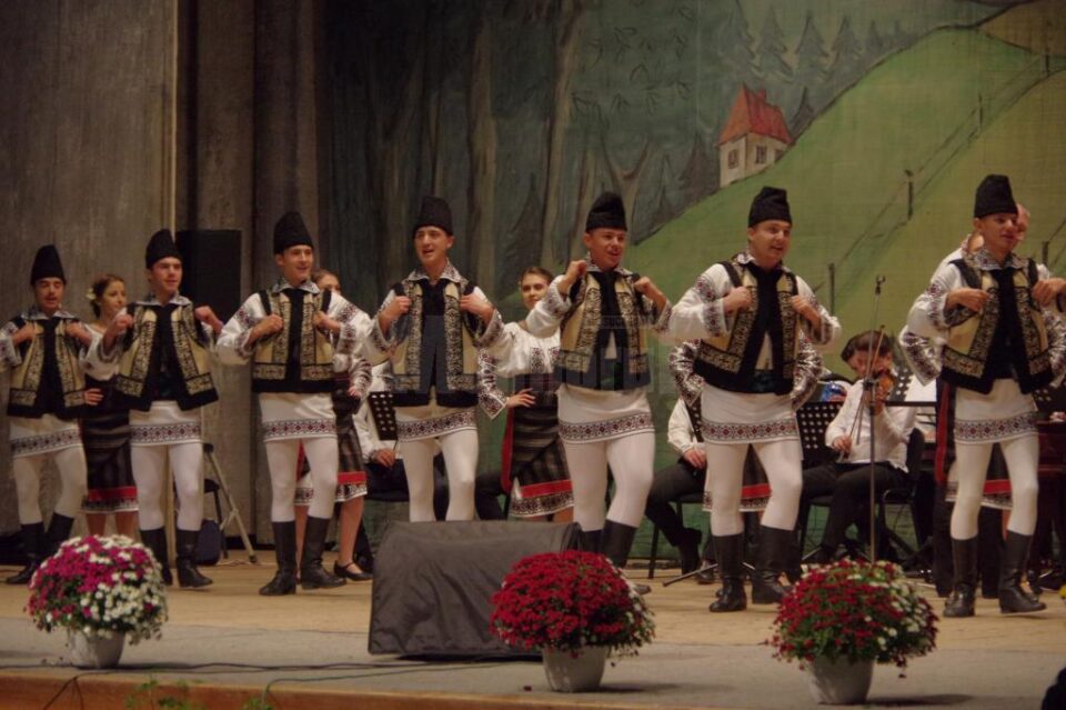 Festivalul-concurs internațional de folclor "Cântecele Neamului"
