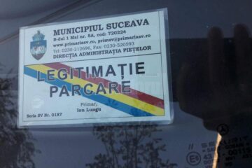 Legitimațiile de parcare gratuita s-au înmulțit ca ciupercile după ploaie, făcând inutile parcările cu plată din oraș