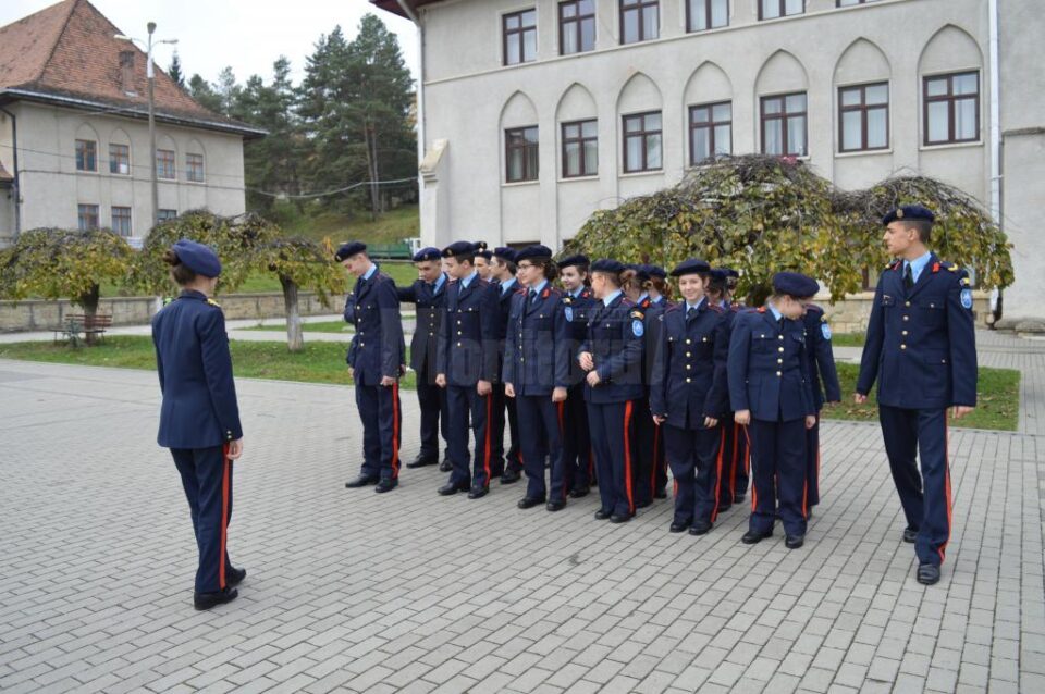 Elevi din județ au experimentat, pentru o săptămână, viața de cadet la Colegiul Militar Elevi din județ au experimentat, pentru o săptămână, viața de cadet la Colegiul Militar