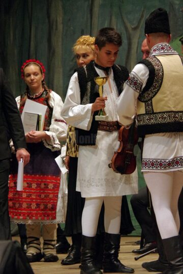Suceveanul Andrei Mironescu a câștigat trofeul Festivalului-concurs internațional de folclor "Cântecele Neamului"