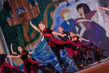 Balul Bobocilor organizat de Colegiul Tehnic de Industrie Alimentară Suceava, pe tărâmul umbrelor și al luminii