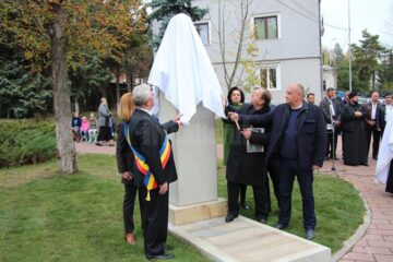 Ceremonialul de dezvelire a bustului