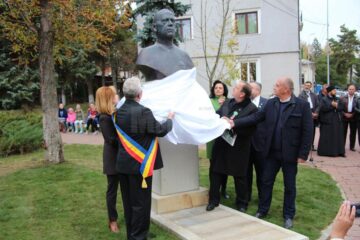 Suceava are un nou monument: bustul făuritorului Unirii Bucovinei cu România, Iancu Flondor