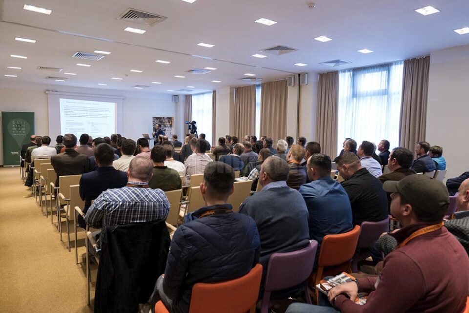 Teme de interes actual dezbătute la consultarea publică de la Rădăuți
