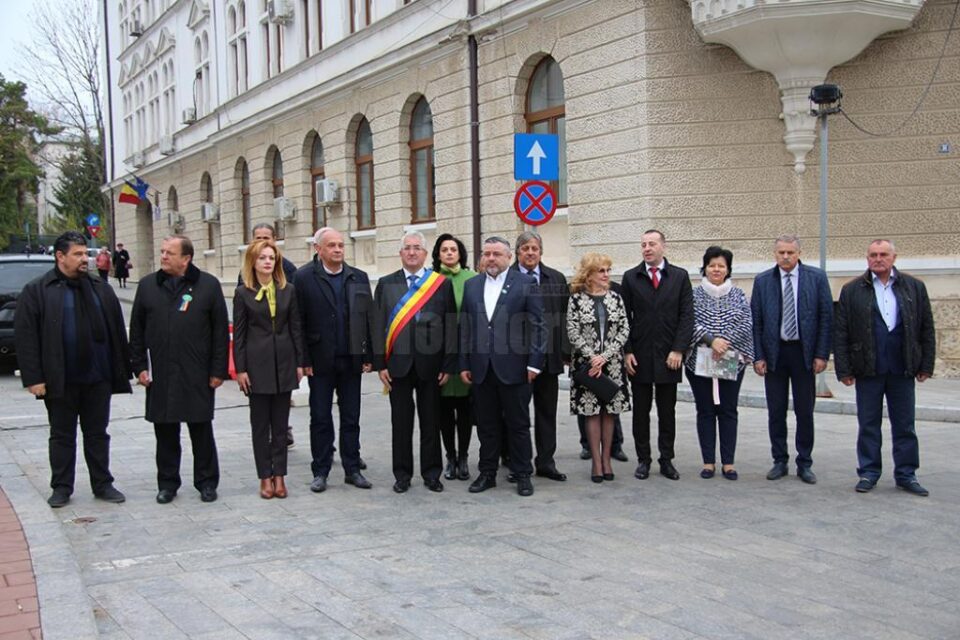 Oficialități prezente la ceremonie