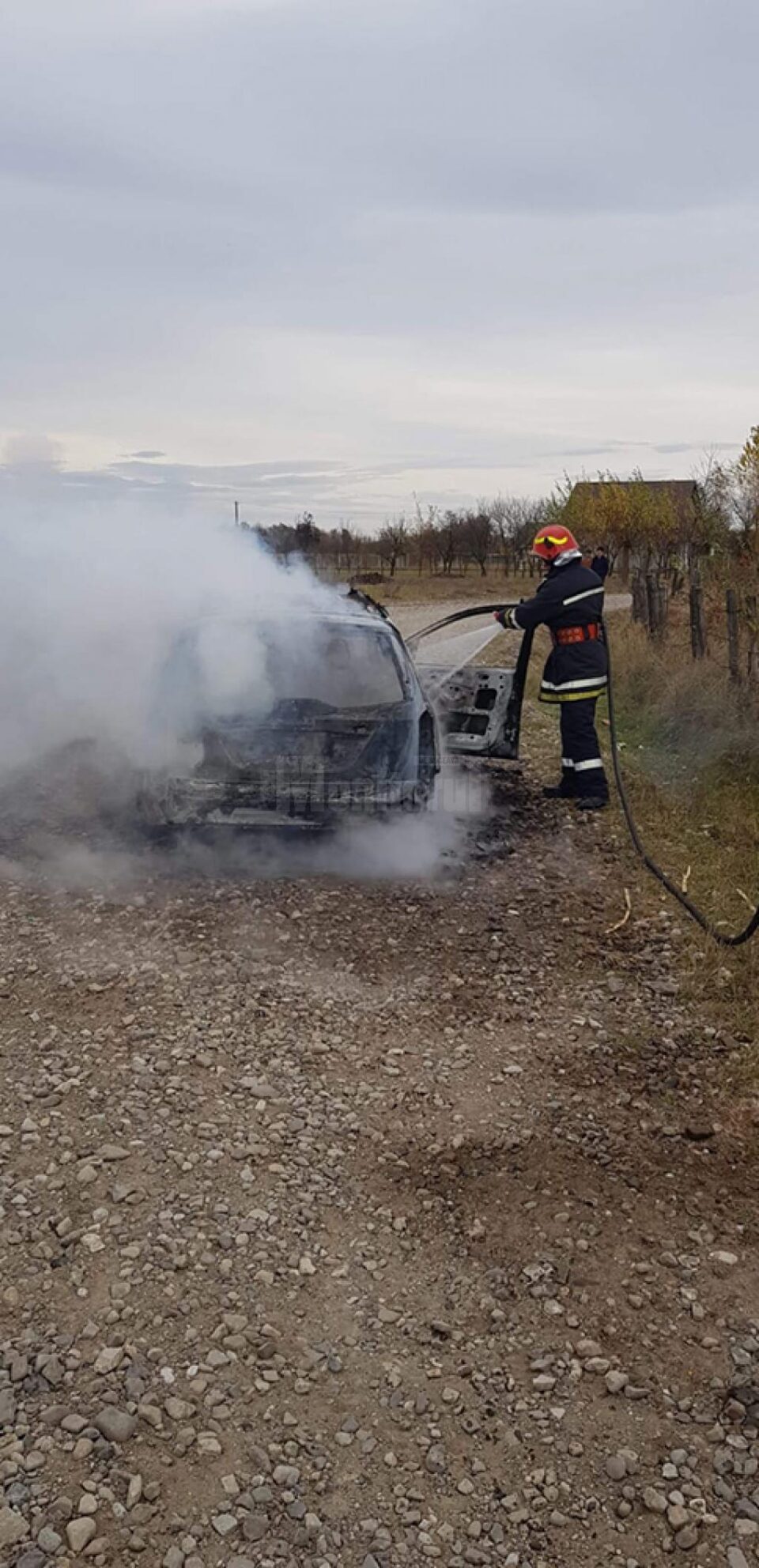 Mașina a ars în întregime