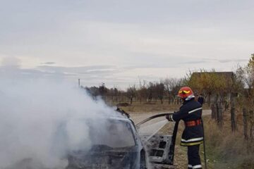 Mașina a ars în întregime