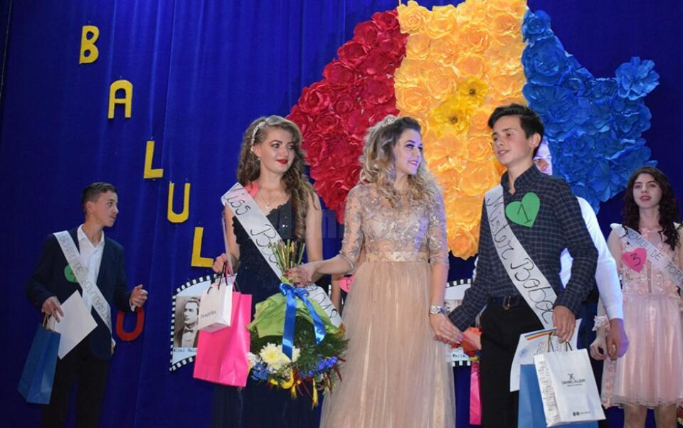 Eleva Adelina-Maria Vîntu a fost aleasă Miss Boboc, iar elevul Alin-Constantin Iliesi a primit titlul de Mister Boboc