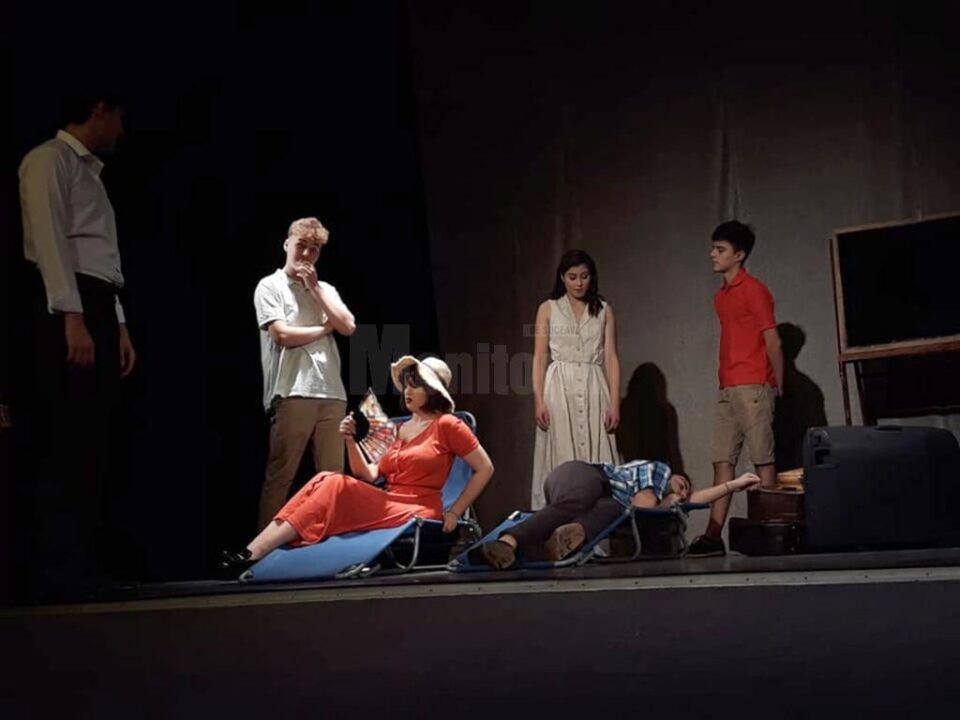 Trupa „Birlic” interpretând piesa “Jocul de-a vacanța”