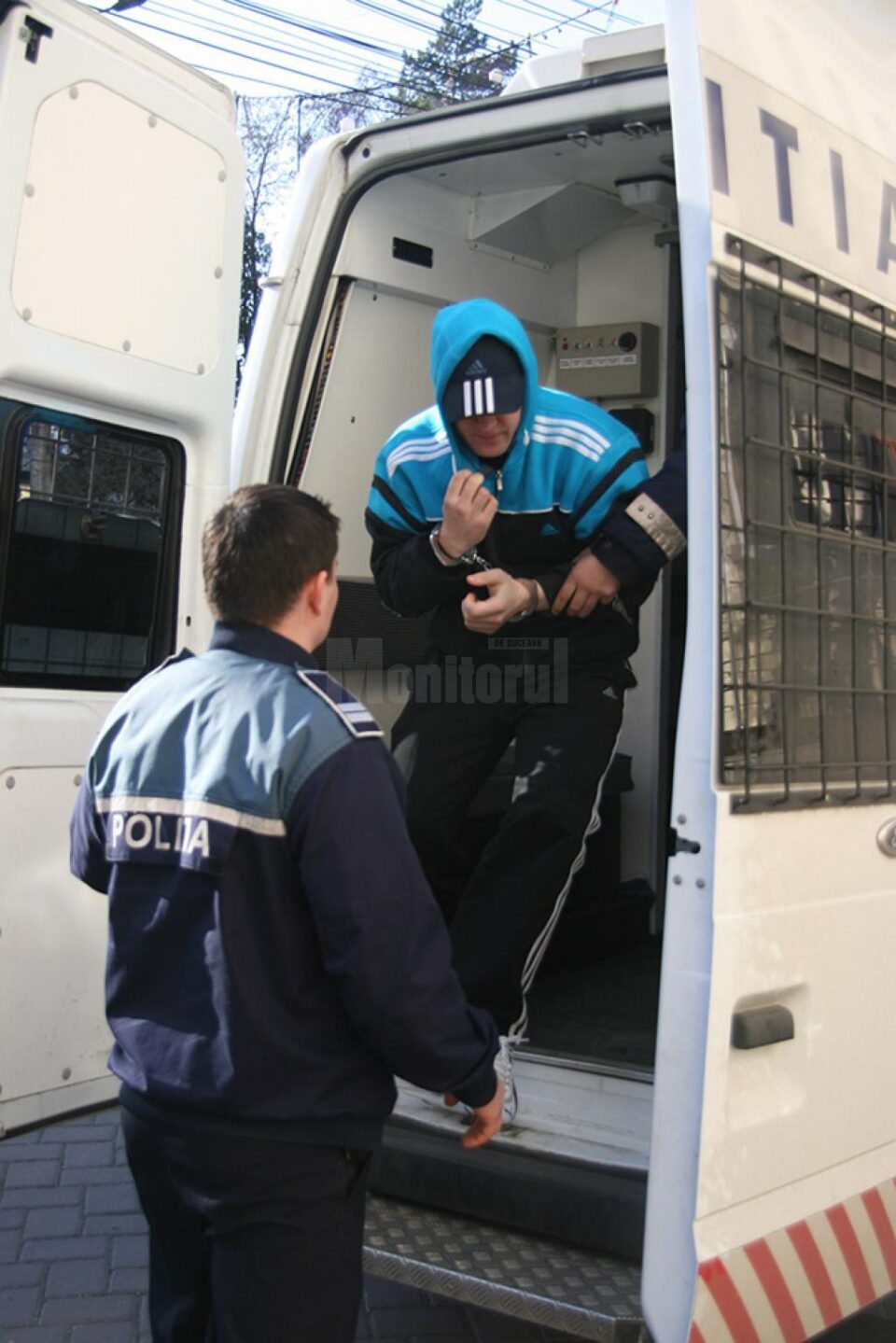 Tiberius Gheorghe Vatamaniuc, din nou după gratii după ce a făcut un scandal monstru la spital la Rădăuți Tiberius Gheorghe Vatamaniuc, din nou după gratii după ce a făcut un scandal monstru la spital la Rădăuți