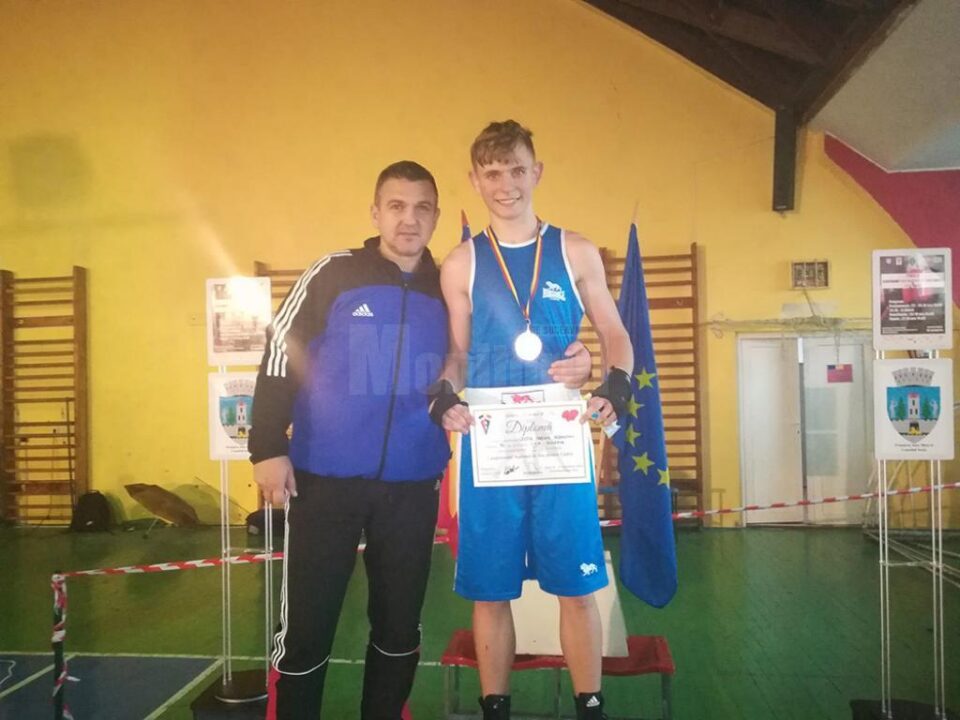Antrenorul Andu Vornicu alături de proaspatul campion național, Fabian Sebastian Ceotir Antrenorul Andu Vornicu alături de proaspatul campion național, Fabian Sebastian Ceotir