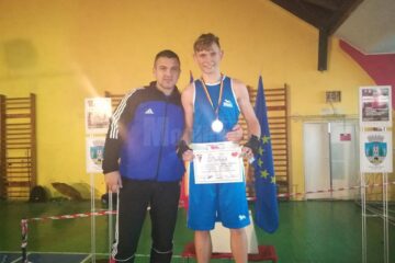 Antrenorul Andu Vornicu alături de proaspatul campion național, Fabian Sebastian Ceotir