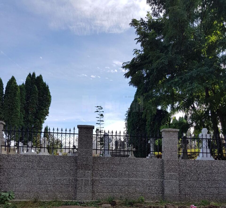 Lucrările de refacere a gardului Cimitirului Pacea, blocate de neseriozitatea constructorului Lucrările de refacere a gardului Cimitirului Pacea, blocate de neseriozitatea constructorului