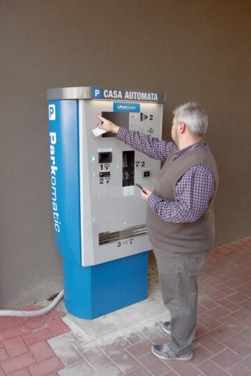 Plata se face cu bani numerar sau cu cardul