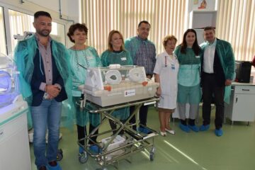 Maternitatea Fălticeni a primit două incubatoare de terapie intensivă de la Organizația Salvați Copiii
