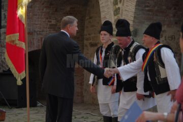 Drapelul României, dăruit de președintele României Cetății de Scaun a Sucevei