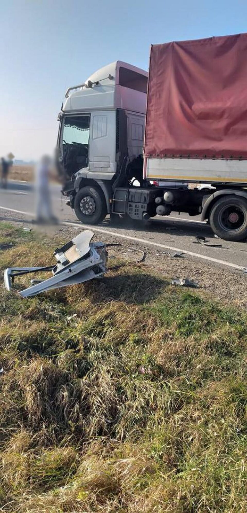 Un autotren, un autoturism și o autoutilitară au fost implicate într-un accident rutier produs miercuri