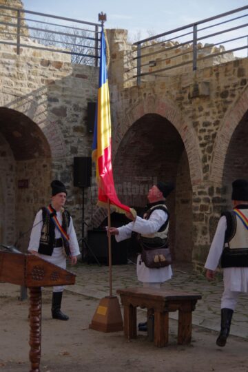 Drapelul României, dăruit de președintele României Cetății de Scaun a Sucevei