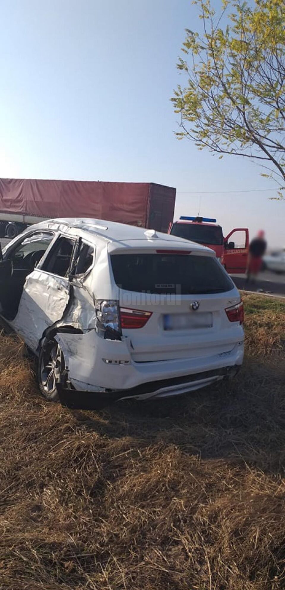 Un autotren, un autoturism și o autoutilitară au fost implicate într-un accident rutier produs miercuri Un autotren, un autoturism și o autoutilitară au fost implicate într-un accident rutier produs miercuri