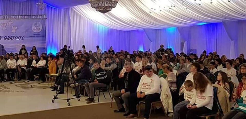 Îmbrățișări gratuite la Câmpulung Moldovenesc
