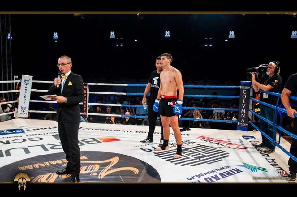 Ștefan Veber intră în ring susținut de antrenorul Bogdan Radaviciute