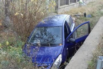 Accident rutier grav la Grămești, după ce un autoturism a ieșit în afara drumului