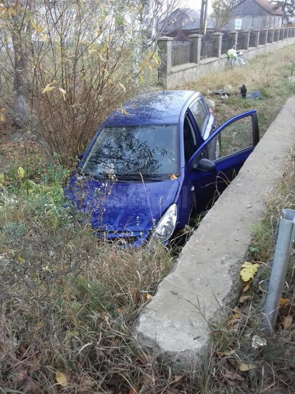 Accident rutier grav la Grămești, după ce un autoturism a ieșit în afara drumului Accident rutier grav la Grămești, după ce un autoturism a ieșit în afara drumului