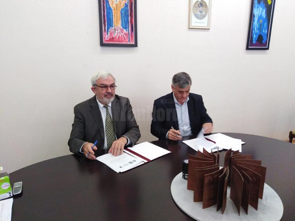 Academicianul Gheorghe Duca și primarul Ioan Pavăl și-au pus semnătura pe acordul de colaborare dintre Academia de Științe a Moldovei și Primăria Dumbrăveni