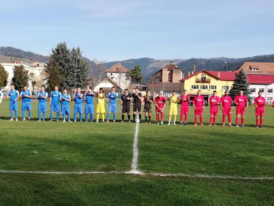 Fotbaliștii din Liteni și Câmpulung Moldovenesc așteaptă primul fluier al arbitrului Fotbaliștii din Liteni și Câmpulung Moldovenesc așteaptă primul fluier al arbitrului