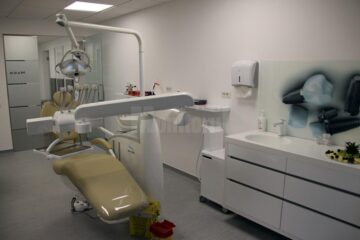 La noul cabinet al doctorului Alexandru Maier pacienții vor beneficia de toate serviciile stomatologice de care vor avea nevoie