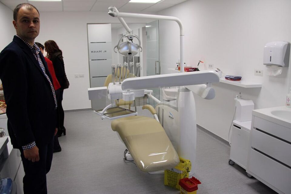 Dr. Alexandru Maier și-a inaugurat noul cabinet stomatologic din Suceava
