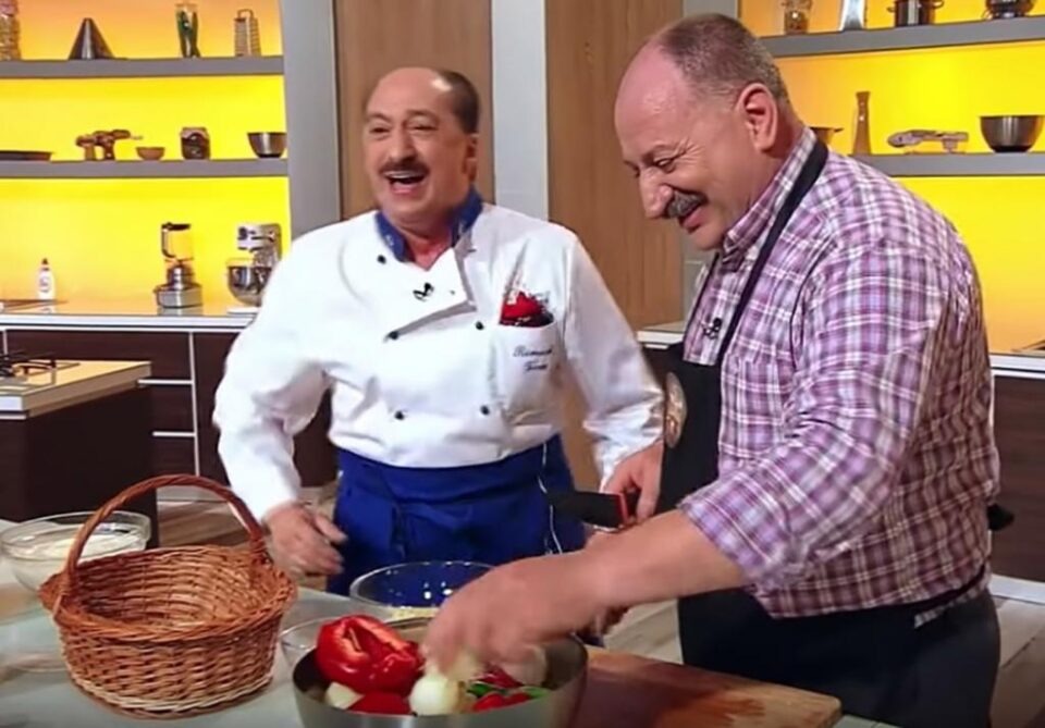 Actorul de comedie Romică Țociu și suceveanul Vasile Rusu, la concursul culinar „Chefi la cuțite”