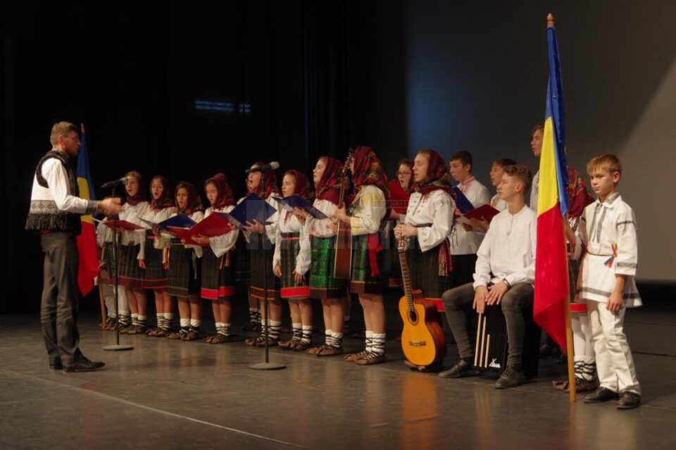 „Uniți de Centenar”, spectacol emoționant susținut de copii din sistemul de protecție socială Suceava