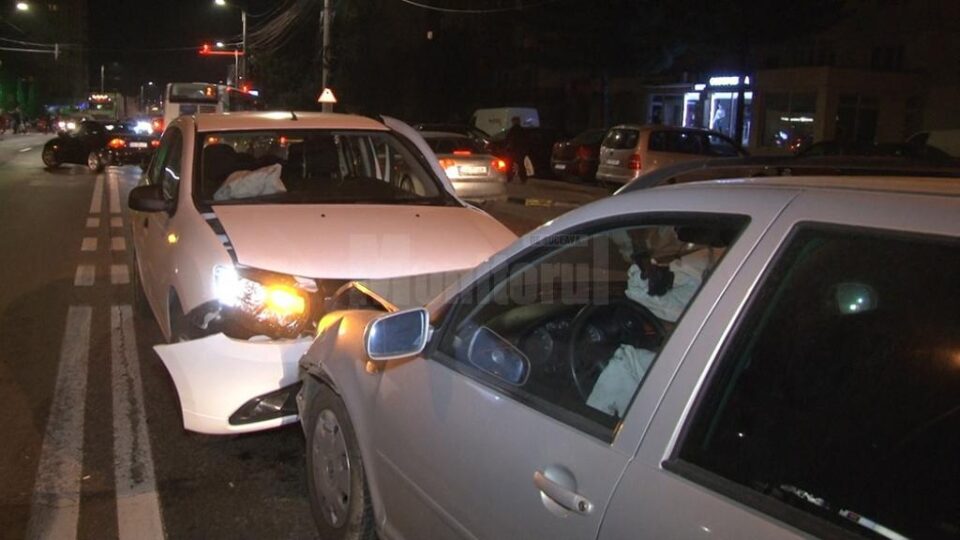 Carambol cu șase mașini implicate, pe Calea Obcinilor din Suceava