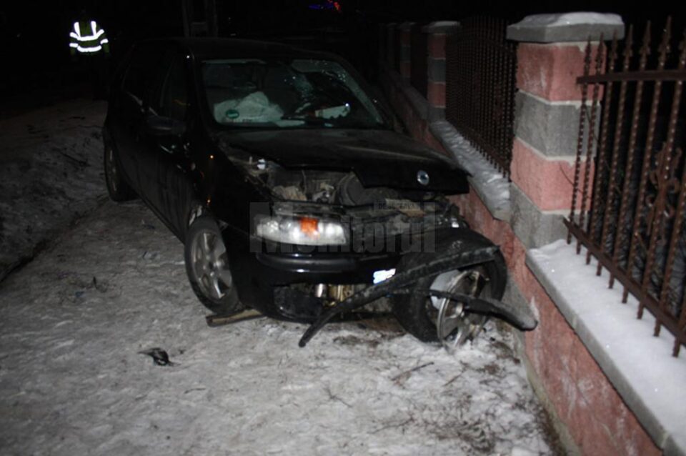 Impactul dintre cele două mașini a fost extrem de violent