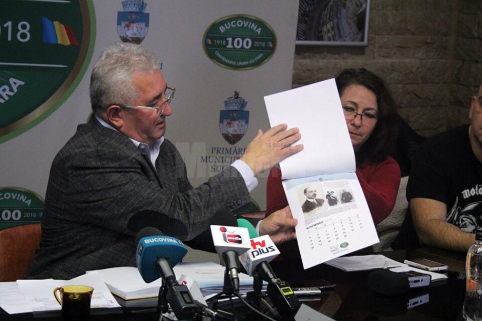 Primarul Ion Lungu a prezentat calendarul cu 15 pagini dedicat Centenarului Marii Uniri