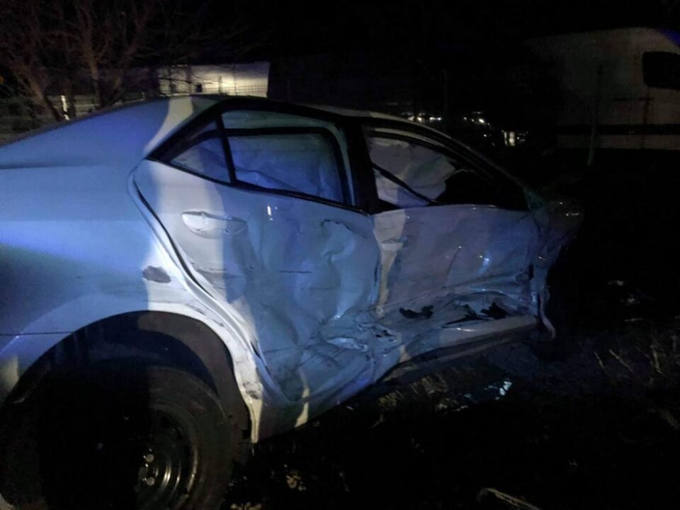 Trei mașini au fost implicate aseară într-un accident cu victime pe drumul european 85, în zona localității Cumpărătura