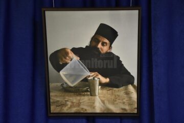 Pulsul vieții în mănăstirile din Bucovina, surprins de celebrul fotograf Oliver Mark, în 31 de instantanee