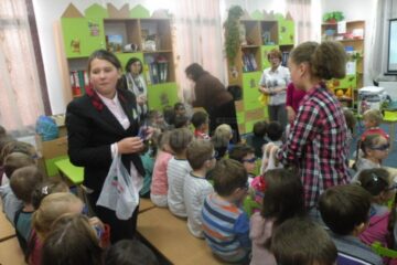 20 copii și tineri din Dumbrăveni iau locul adulților și încearcă profesia la care doar visau