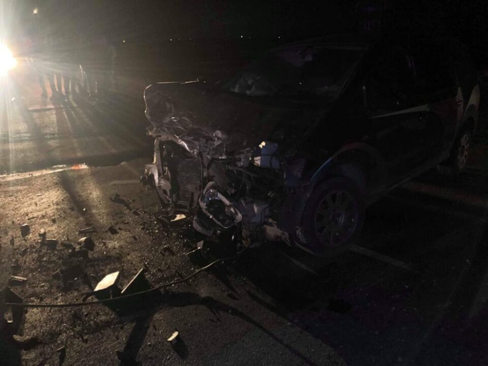 Trei mașini au fost implicate aseară într-un accident cu victime pe drumul european 85, în zona localității Cumpărătura