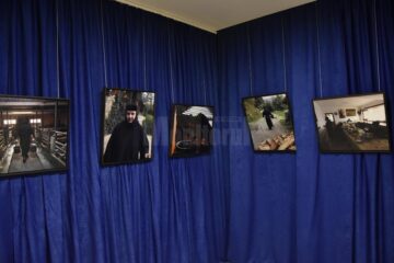 Pulsul vieții în mănăstirile din Bucovina, surprins de celebrul fotograf Oliver Mark, în 31 de instantanee
