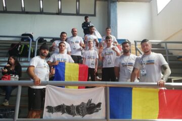 Alexandru Timoftei (dreapata jos) si lotul Romaniei ce a castigat 14 medalii mondiale