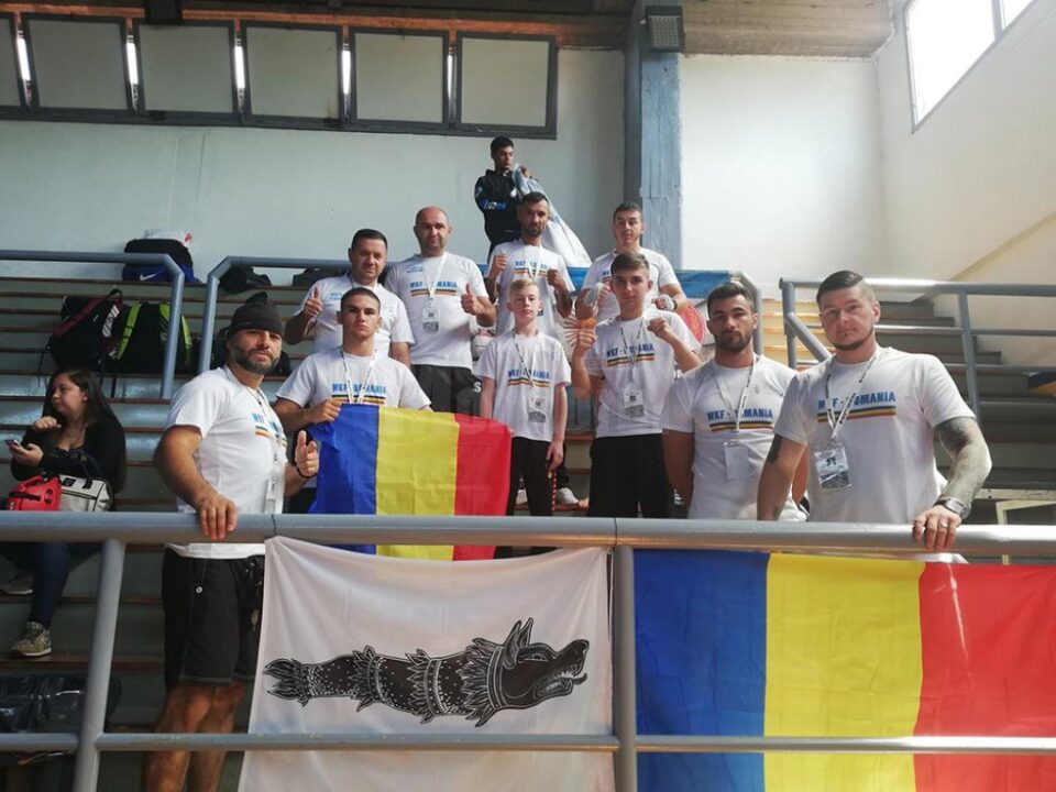 Alexandru Timoftei (dreapata jos) si lotul Romaniei ce a castigat 14 medalii mondiale