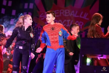 Supereroii s-au distrat la Balul Bobocilor de la Colegiul Național „Eudoxiu Hurmuzachi” Rădăuți
