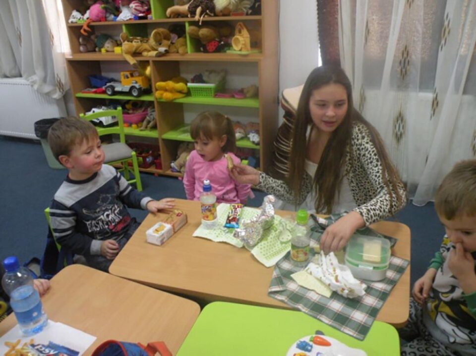 20 de copii și tineri din Dumbrăveni iau locul adulților și încearcă profesia la care doar visau