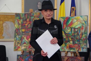 Albumul „Prin labirintul umbrelor” de Tiberiu Cosovan, lansat ieri la Biblioteca Bucovinei „I.G. Sbiera”